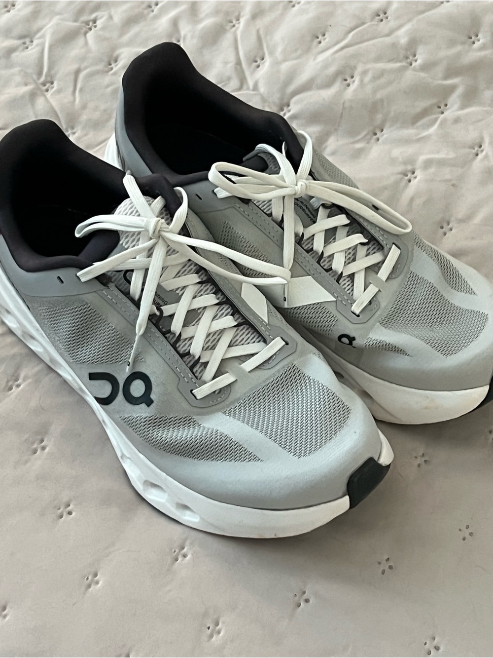 On Running Men's Gray and White Athletic Running Shoes